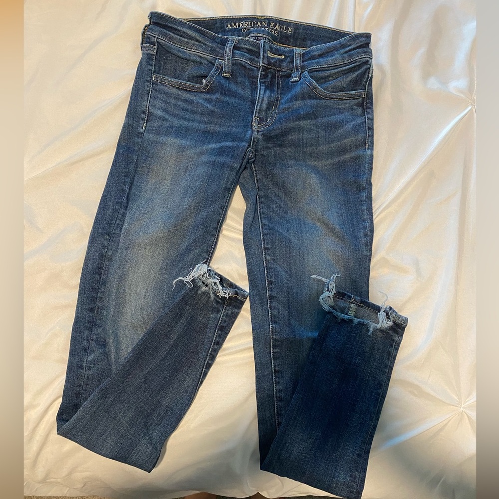 American eagle skinny jeans, frayed ankle, size 6, dark blue